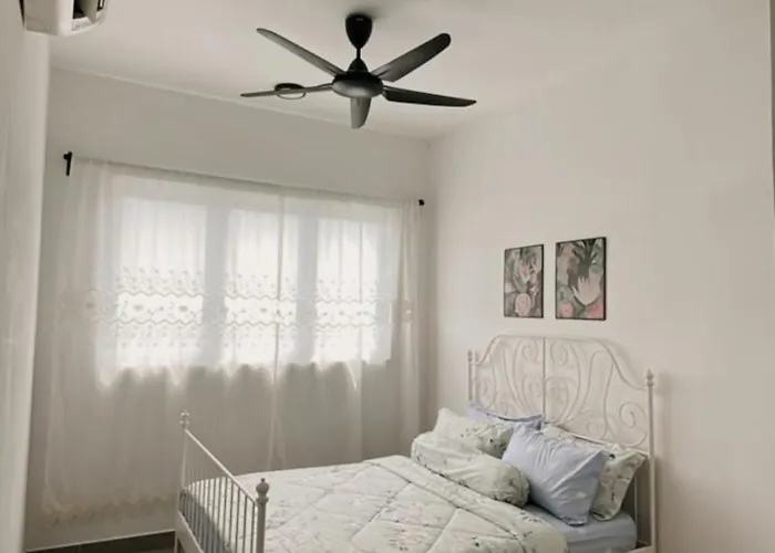 Skylake Residence Homestay Friendly Moslem